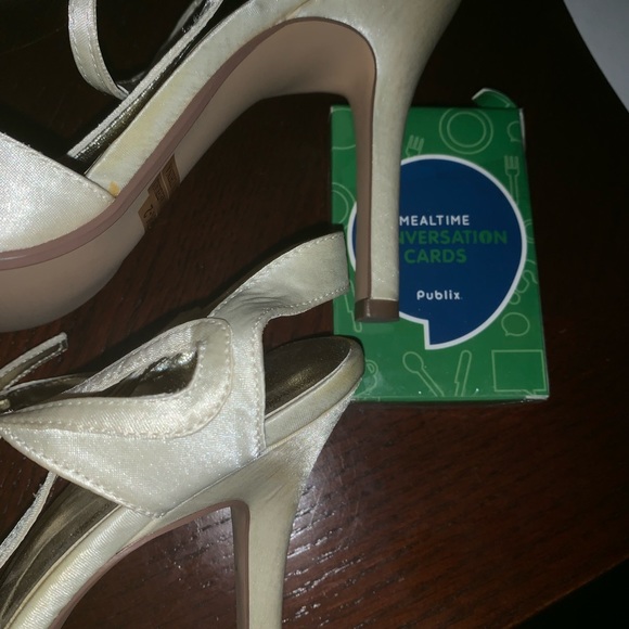 Off white satin strappy heels 👠 7.5 new, no box - Picture 8 of 8